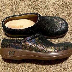 Alegria Clogs